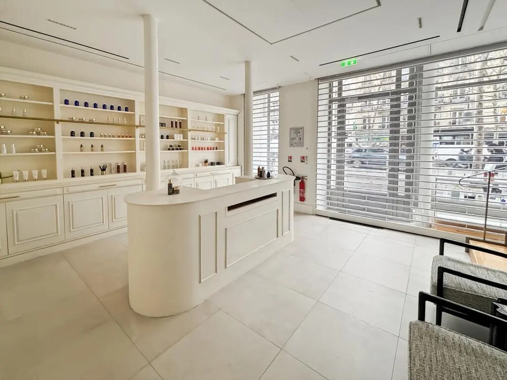Location Commerce 150 m² - Photo 1
