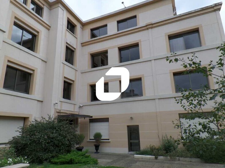 Industrial in La Garenne-Colombes to rent - Building Photo - Image 1 of 11