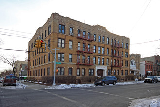 869 & 913 Thomas S Boyland St portfolio of 2 properties for sale on LoopNet.co.uk Primary Photo- Image 1 of 3