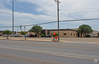 500 E 50th St, Lubbock, TX for rent Primary Photo- Image 1 of 6