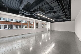 82 Dean St, London to rent Interior Photo- Image 2 of 6