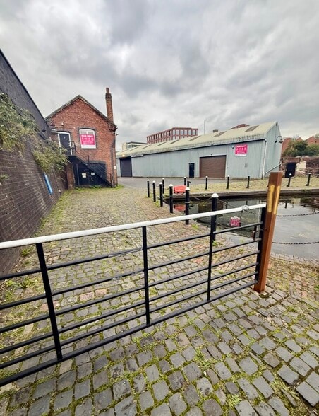 Wednesfield road, Wolverhampton to rent - Building Photo - Image 2 of 8