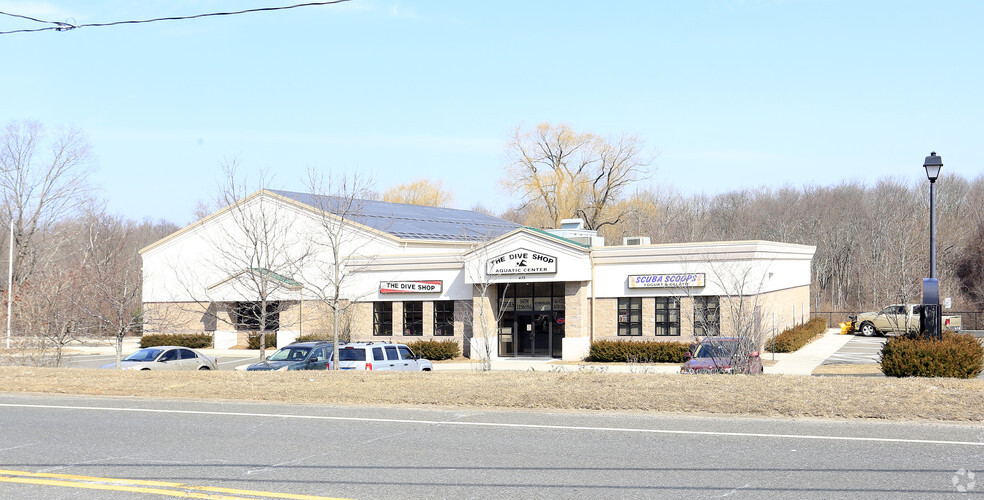 437-439 Federal Rd, Brookfield, CT for sale - Primary Photo - Image 1 of 1