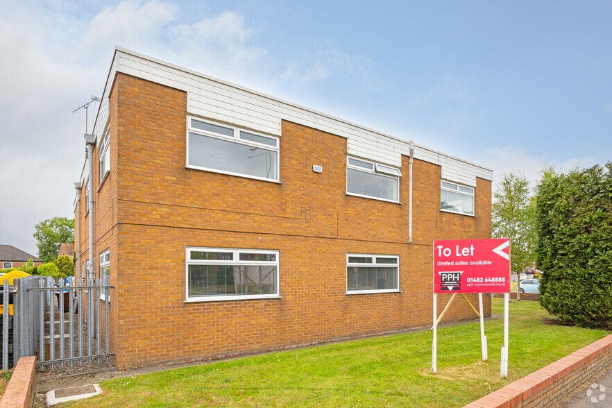 6 Wolfreton Dr, Hull to rent - Building Photo - Image 2 of 2