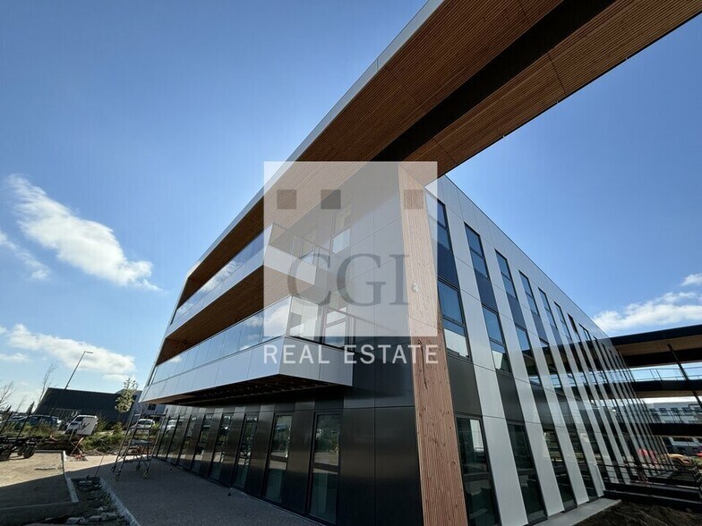 Office in Genas to rent - Building Photo - Image 3 of 22