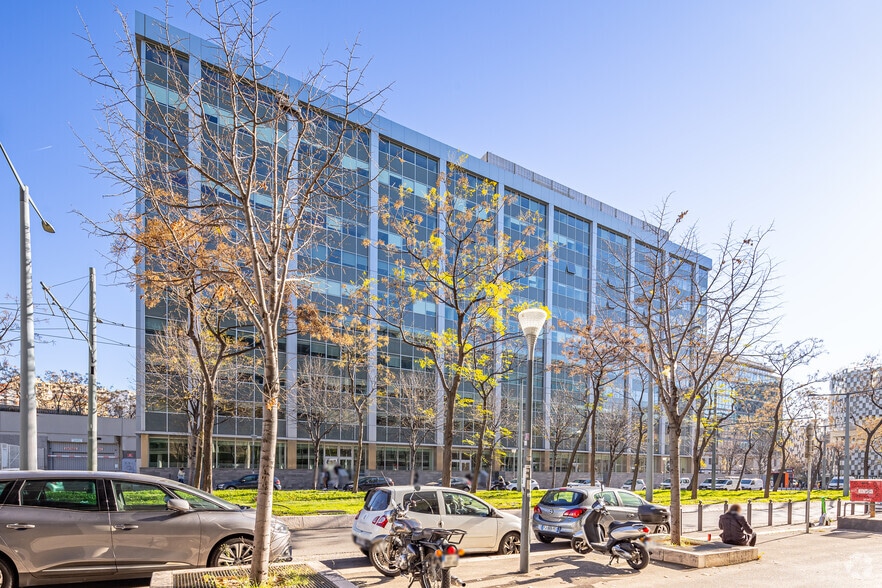 Office in Marseille to rent - Building Photo - Image 2 of 4