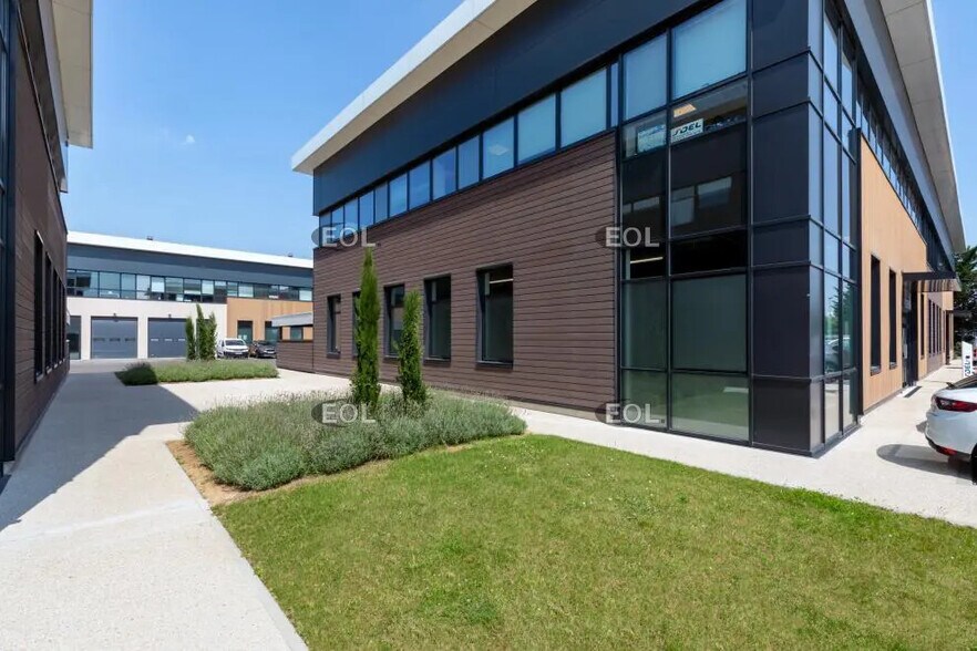 Light Industrial in Gennevilliers to rent - Building Photo - Image 2 of 9