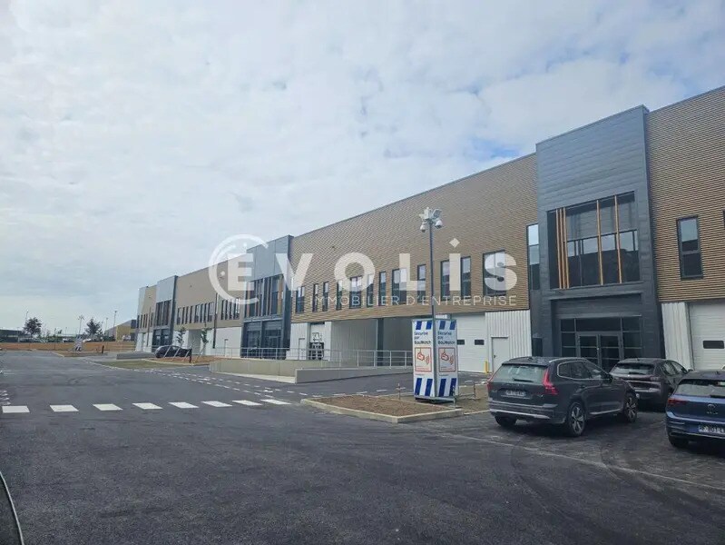 Light Industrial in Wissous to rent Building Photo- Image 1 of 14