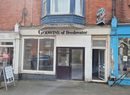 Avenue Rd, Freshwater to rent Primary Photo- Image 1 of 2