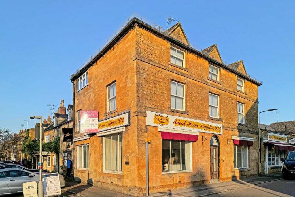 New Rd, Moreton In Marsh to rent Building Photo- Image 1 of 8