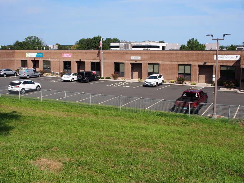 9 Business Park Dr, Branford, CT for rent - Building Photo - Image 1 of 14