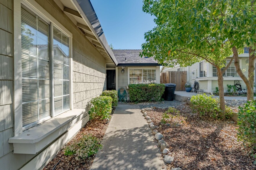 1001 Cirby Oaks Way, Roseville, CA for sale - Building Photo - Image 2 of 11