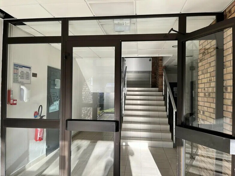 Office in Hoenheim to rent - Lobby - Image 2 of 8