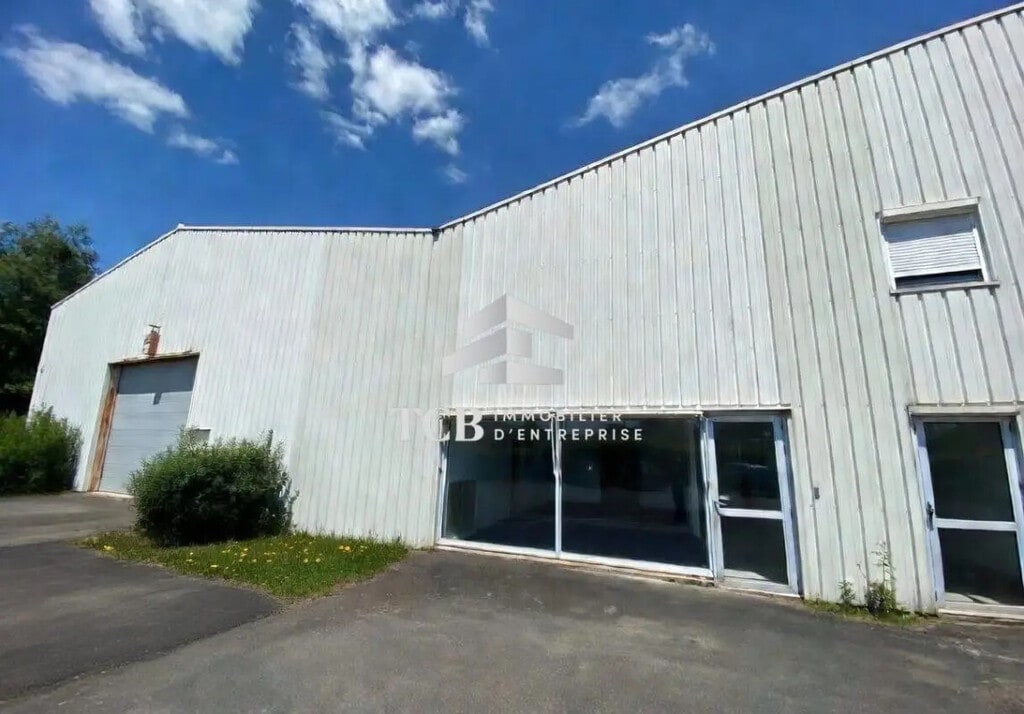 Location Local d'activités 335 m² - Photo 1