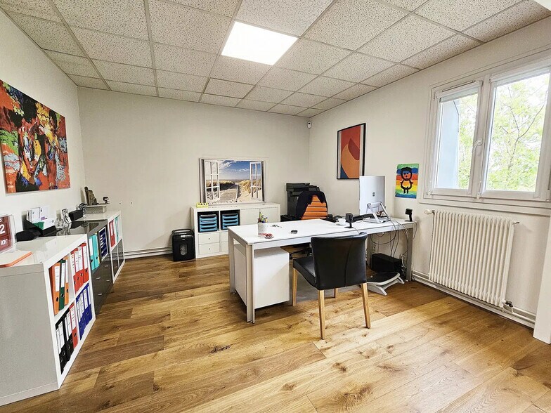 10 Avenue Du Général De Gaulle, Pontault-Combault to rent - Interior Photo - Image 3 of 8