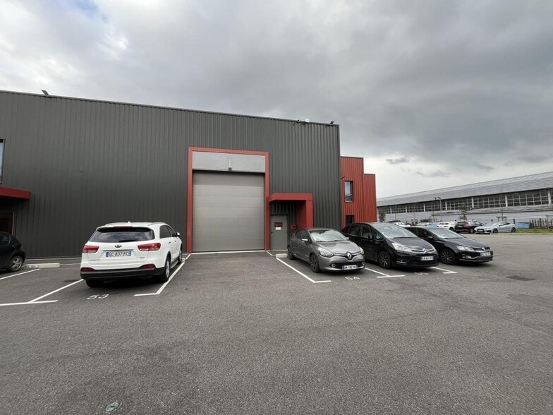 Light Industrial in Chassieu to rent - Building Photo - Image 3 of 35