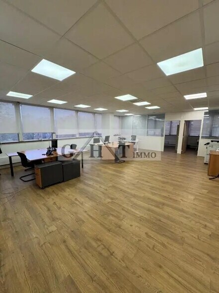 Office in Maisons-Alfort to rent - Interior Photo - Image 2 of 8