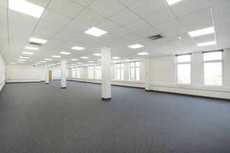 2-4 Oyster Ln, Byfleet to rent Interior Photo- Image 1 of 1