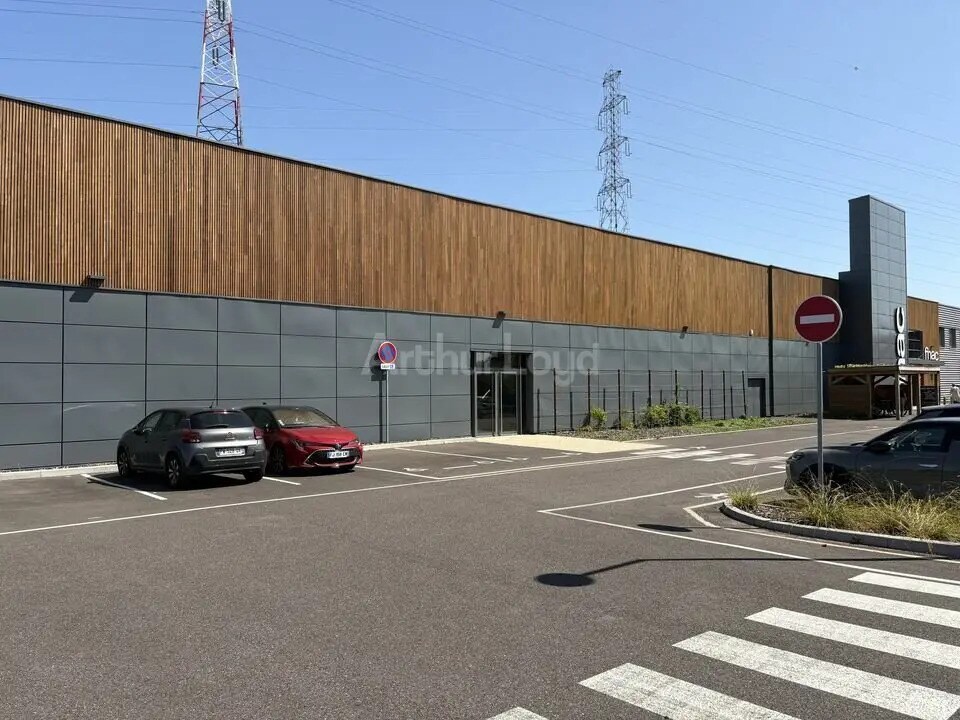 Location Commerce 638 m² - Photo 1