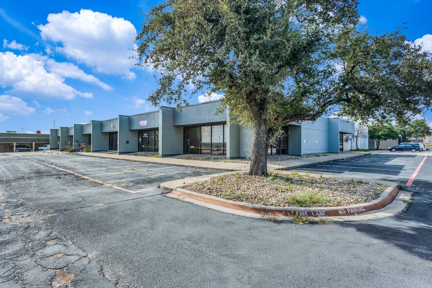 1910 Pendleton Dr, Garland, TX to rent - Building Photo - Image 3 of 23