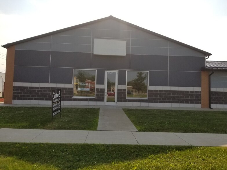 2750 Bay Rd, Saginaw, MI for rent - Building Photo - Image 1 of 10