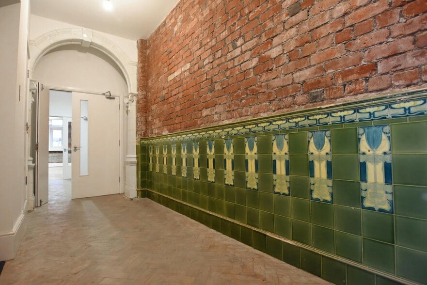 59-61 Piccadilly, Manchester to rent - Building Photo - Image 2 of 13