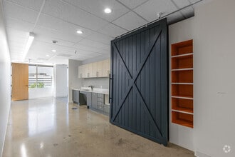 1349 Empire Central Dr, Dallas, TX to rent Interior Photo- Image 2 of 4