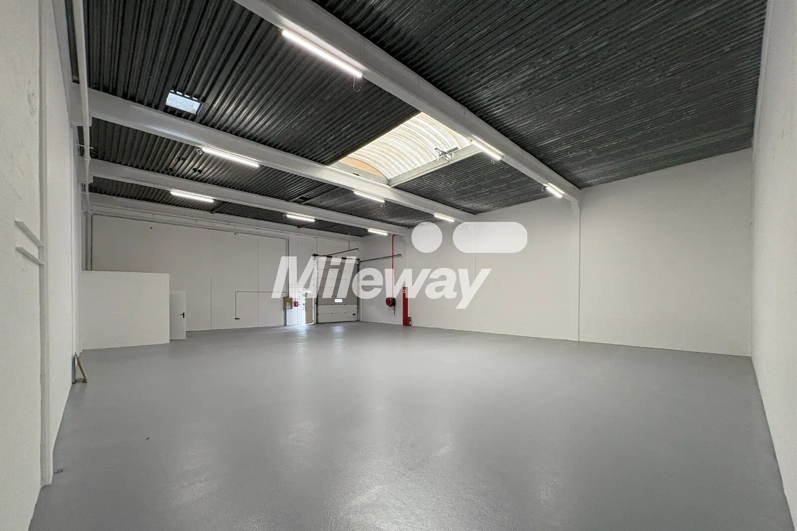 Light Industrial in Éragny to rent Interior Photo- Image 1 of 20