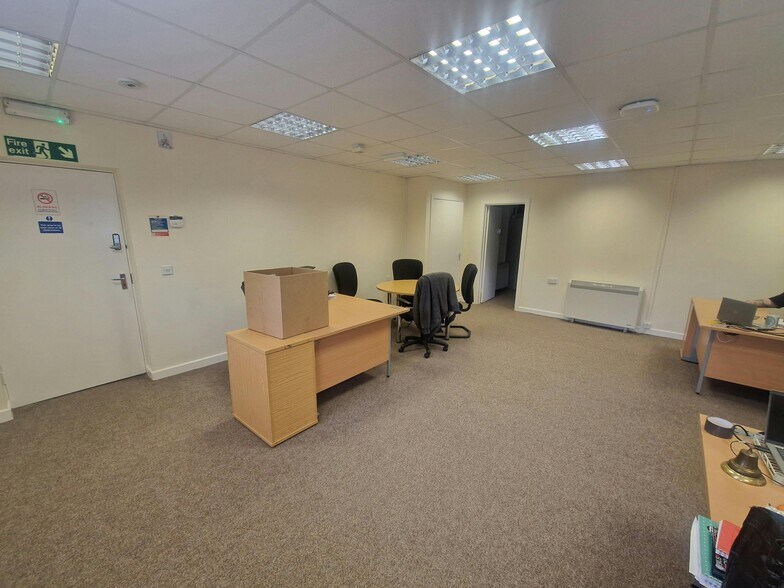Mayles Ln, Fareham to rent - Interior Photo - Image 2 of 5