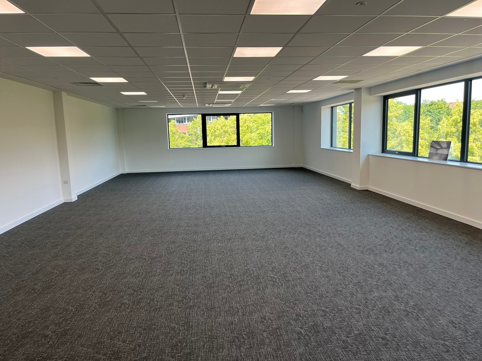 Bartley Way, Hook to rent Interior Photo- Image 1 of 3