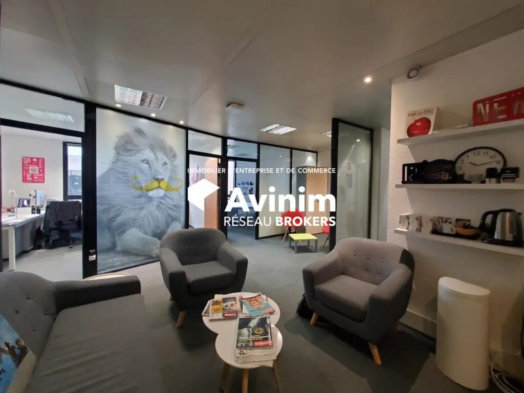 Location Bureaux 185 m² - Photo 1