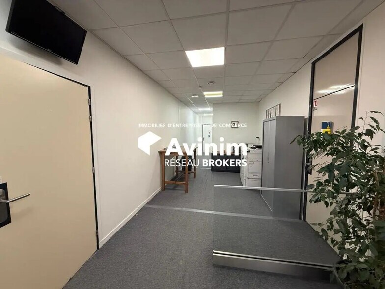 Office in Cergy to rent - Interior Photo - Image 3 of 4