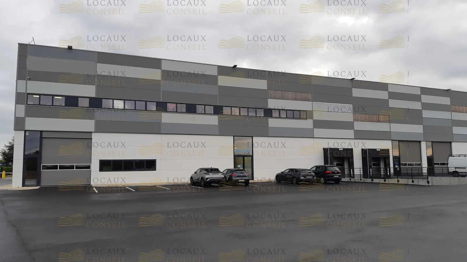 Light Industrial in Neuville-sur-Oise to rent Building Photo- Image 1 of 2