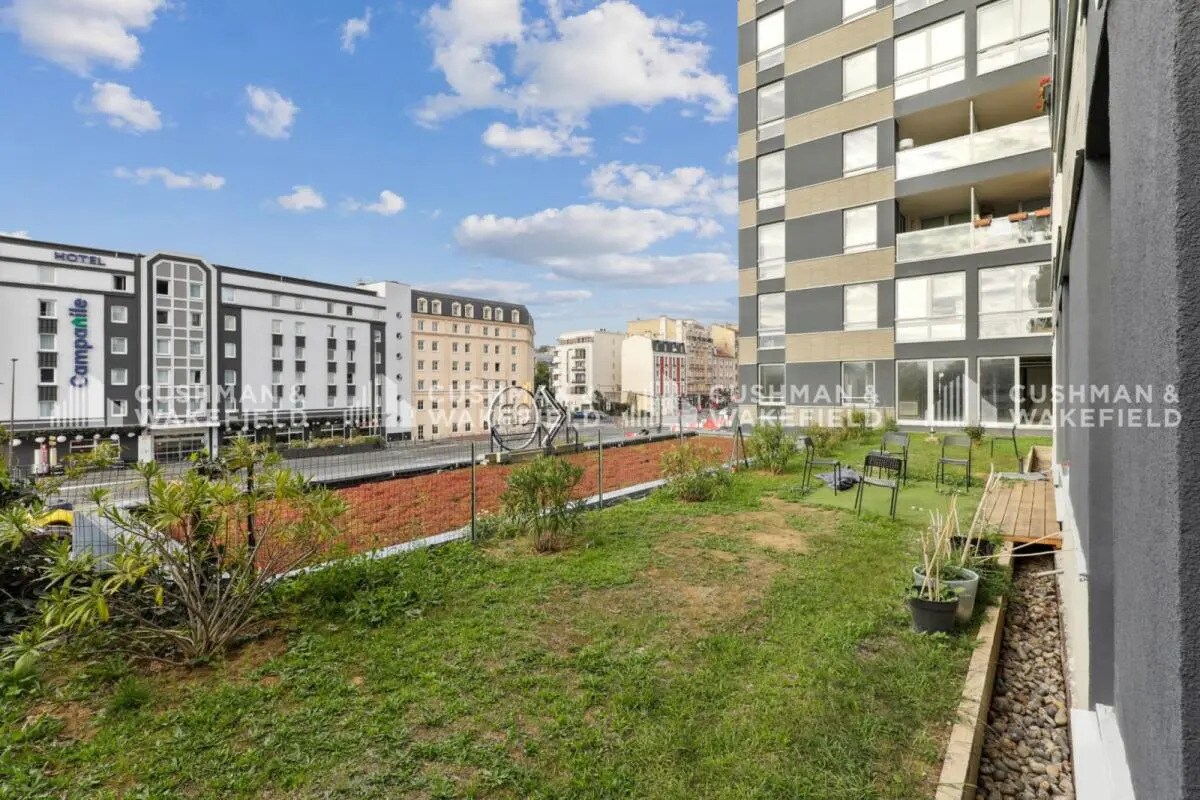 Office in Suresnes to rent Building Photo- Image 1 of 16