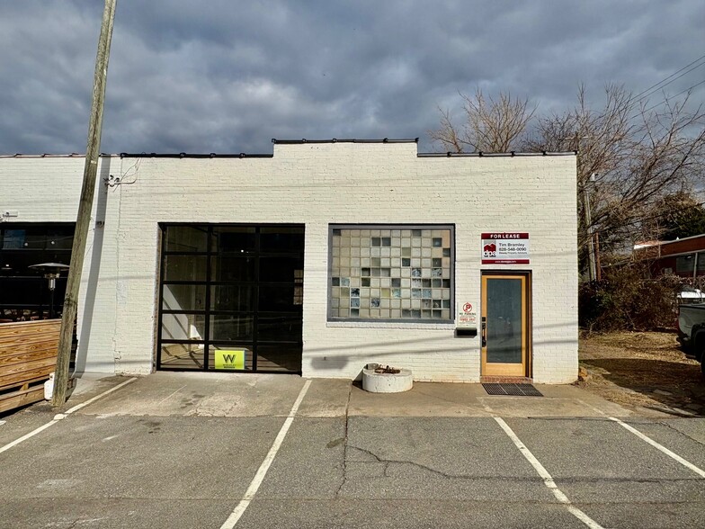 244 Short Coxe Ave, Asheville, NC for rent - Building Photo - Image 1 of 9