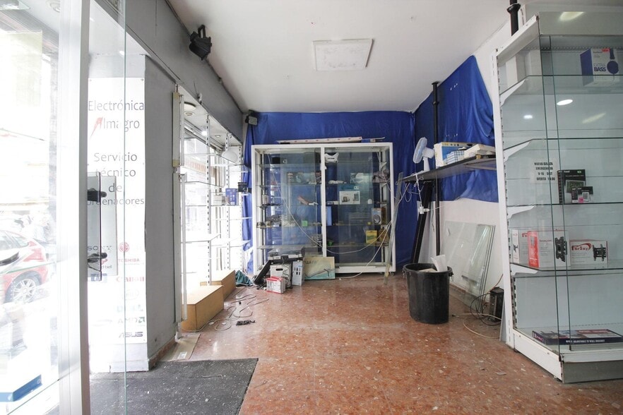 Retail in Granada, Granada to rent - Interior Photo - Image 3 of 19
