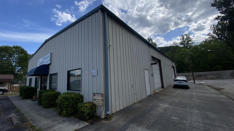 106 Railroad Ave, Lake City, TN for sale - Building Photo - Image 1 of 3