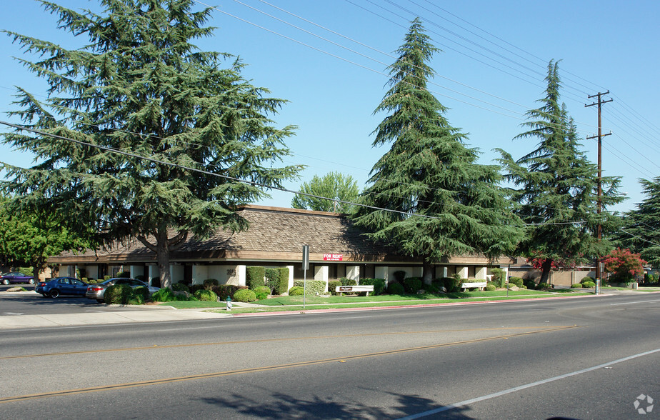 3855 N West Ave, Fresno, CA for rent - Building Photo - Image 3 of 7