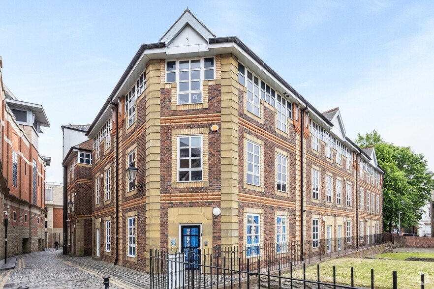 Dispensary Ln, Newcastle Upon Tyne to rent - Primary Photo - Image 1 of 2