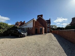 135-137 Worcester Rd, Hagley to rent Building Photo- Image 2 of 8