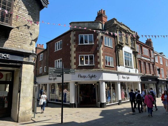 111-112 High St, Winchester for sale Primary Photo- Image 1 of 1