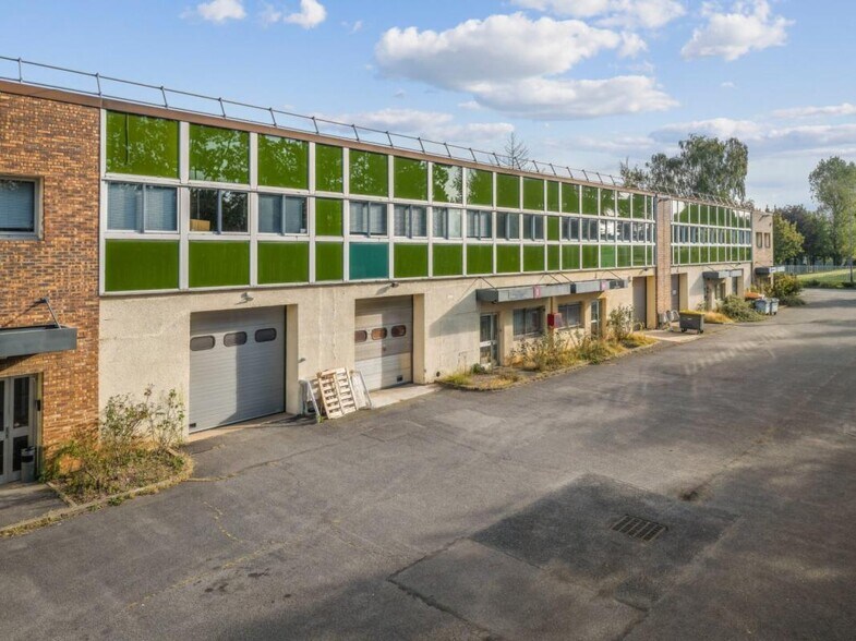4 Avenue Des Andes, Les Ulis to rent - Building Photo - Image 3 of 5