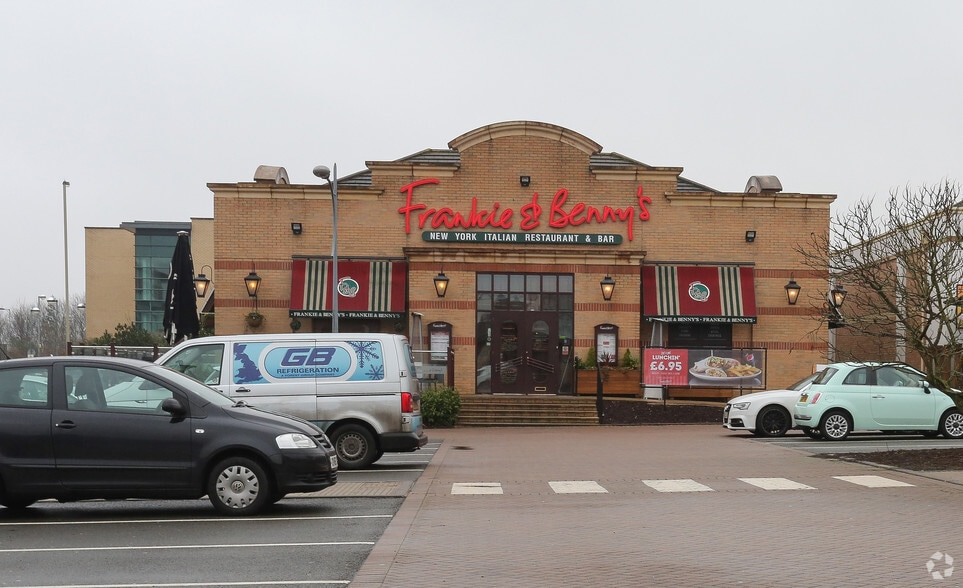 Castlegate Way, Dudley to rent - Building Photo - Image 3 of 3