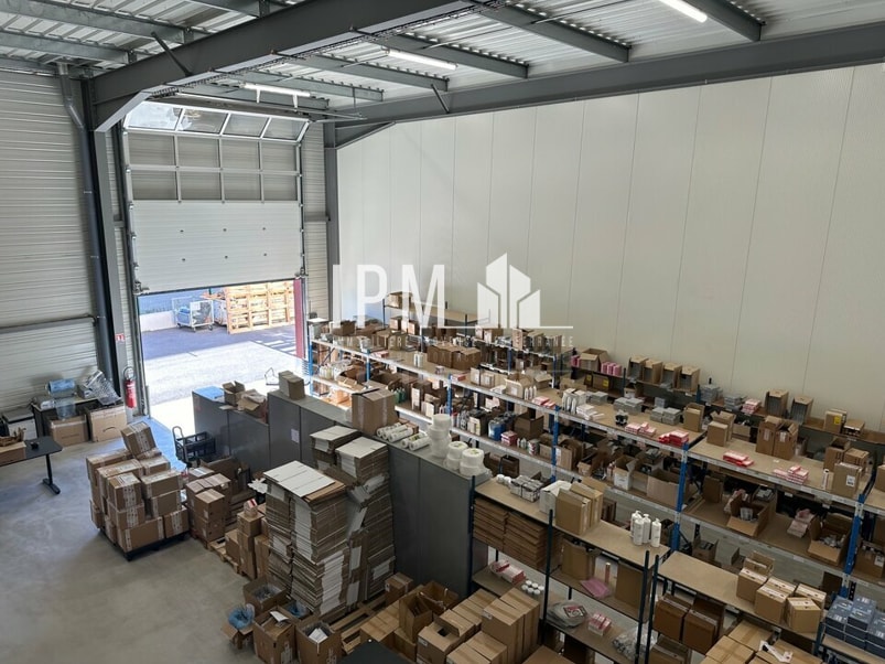 Light Industrial in La Penne-sur-Huveaune to rent Primary Photo- Image 1 of 6
