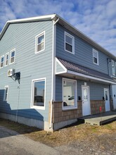 1296 Rue Farmer, Les Cèdres, QC for rent Building Photo- Image 1 of 4