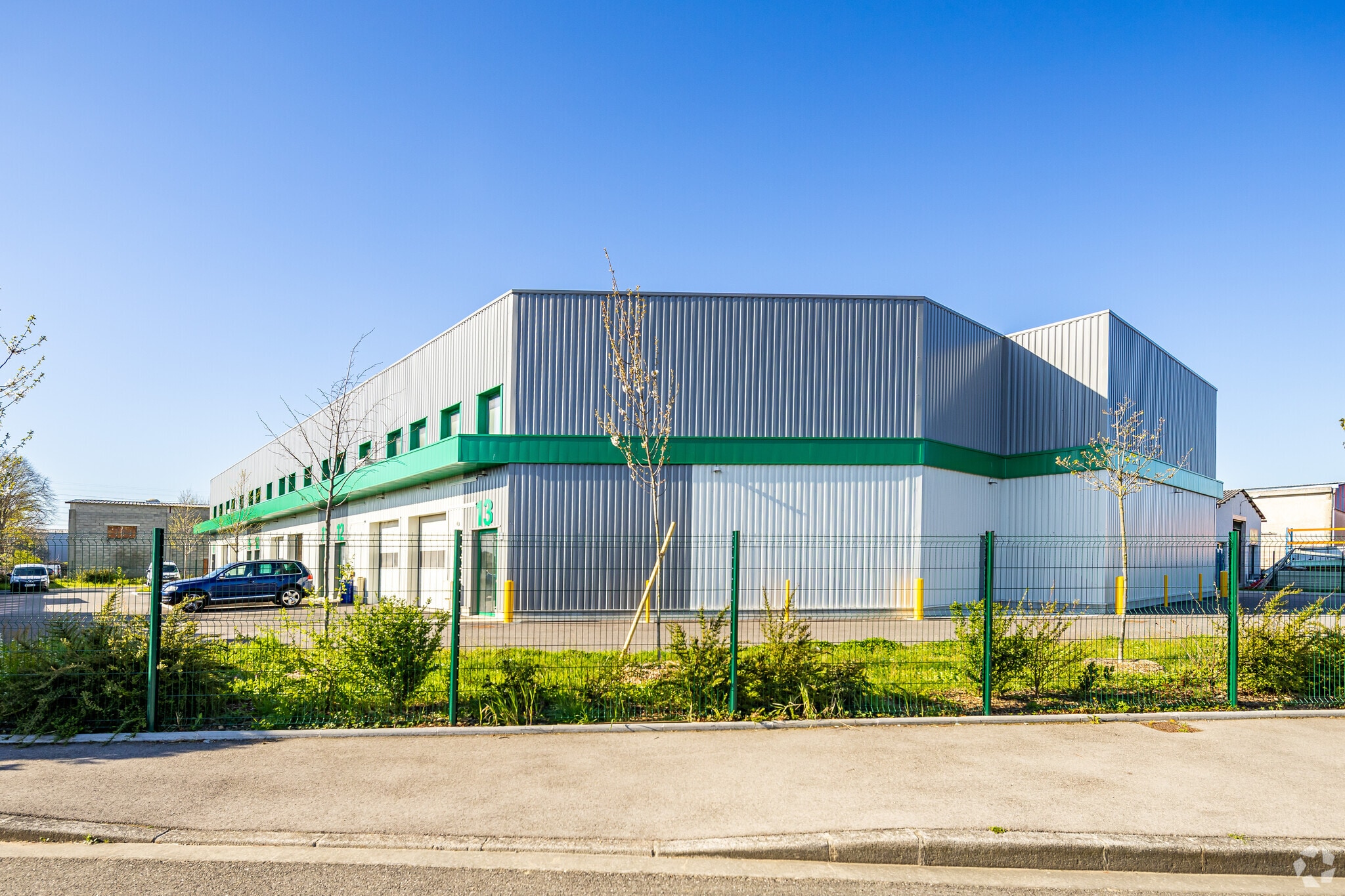 Light Industrial in Mions to rent Primary Photo- Image 1 of 3