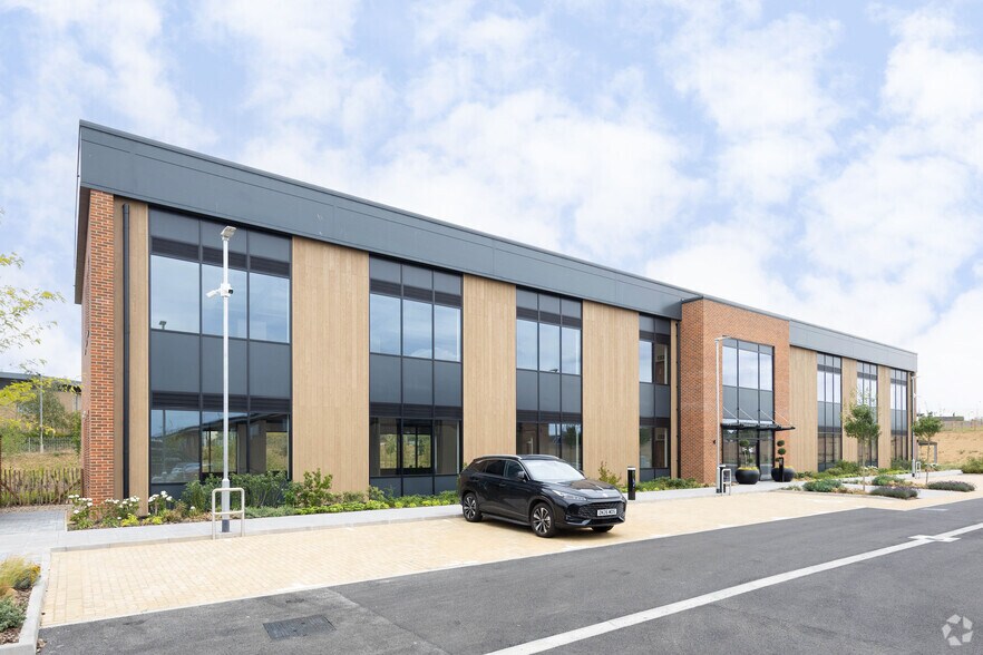 Tollgate W, Stanway to rent - Building Photo - Image 3 of 3
