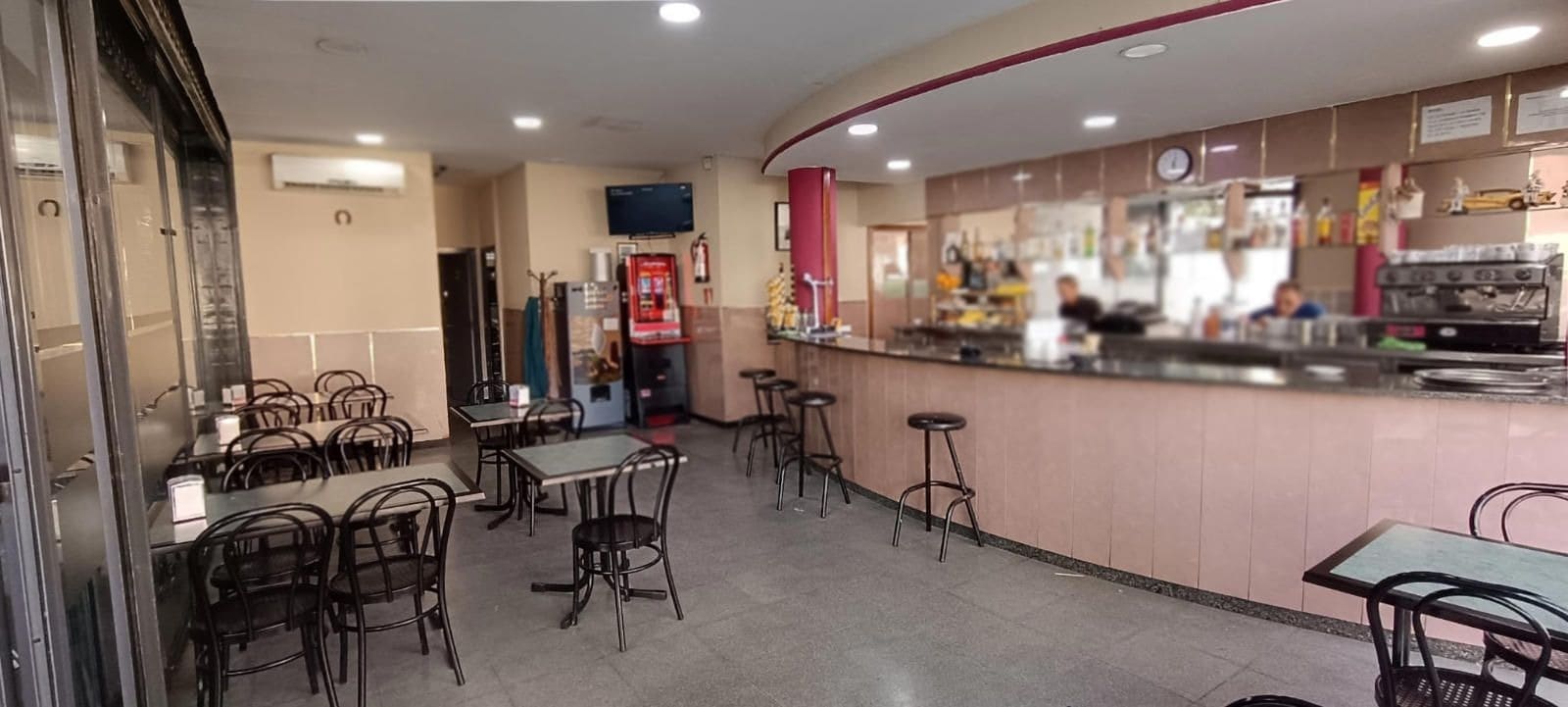 Retail in Barcelona, Barcelona to rent Interior Photo- Image 1 of 11