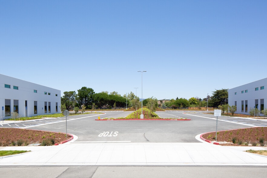 2115 North Loop Rd, Alameda, CA to rent - Building Photo - Image 3 of 4