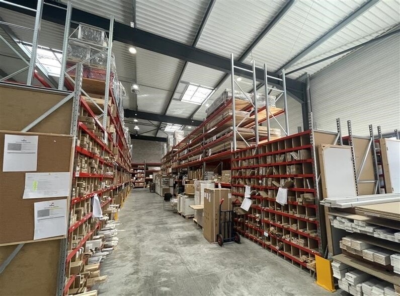 Light Industrial in Tremblay-en-France to rent - Building Photo - Image 2 of 11